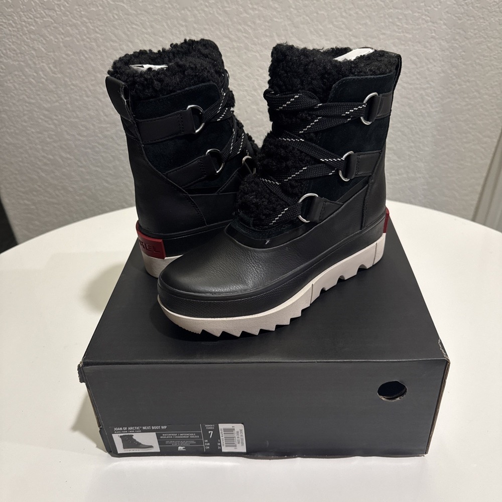 SOREL Joan Of Arctic Next Lite Shearling Black Lace Up Snow Boots Womens 7